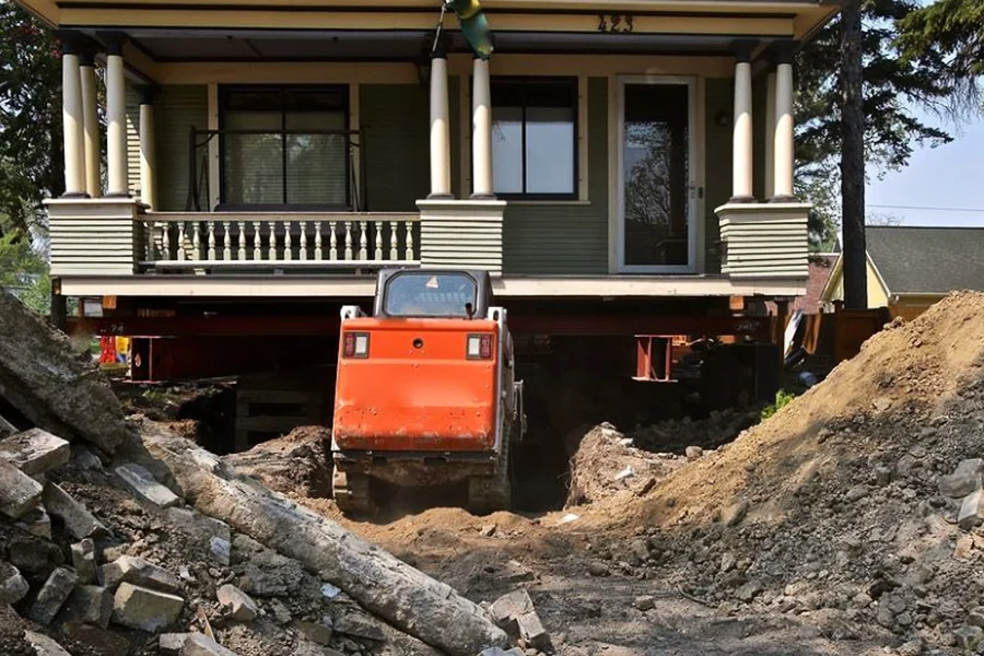 house raising or lifting aurora in